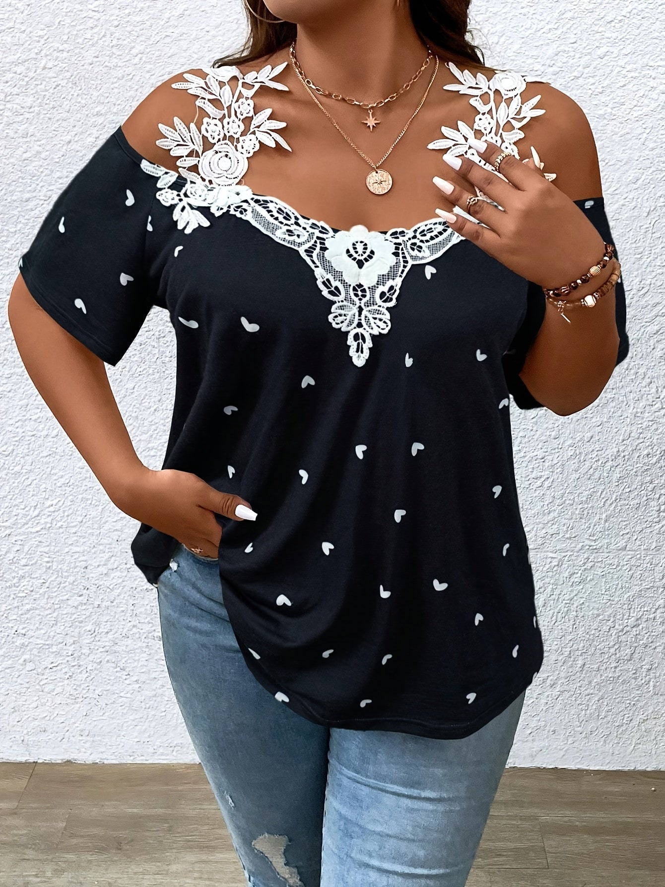 Plus Size Heart Print Lace Stitching T-Shirt, Casual Cold Shoulder Short Sleeve T-Shirt, Women's Plus Size Clothing