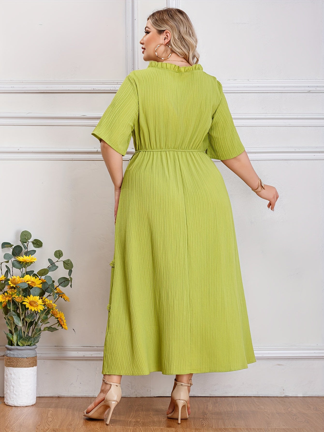 Plus Size Textured Solid Lettuce Trim Dress, Casual Crew Neck Short Sleeve Midi Dress, Women's Plus Size Clothing