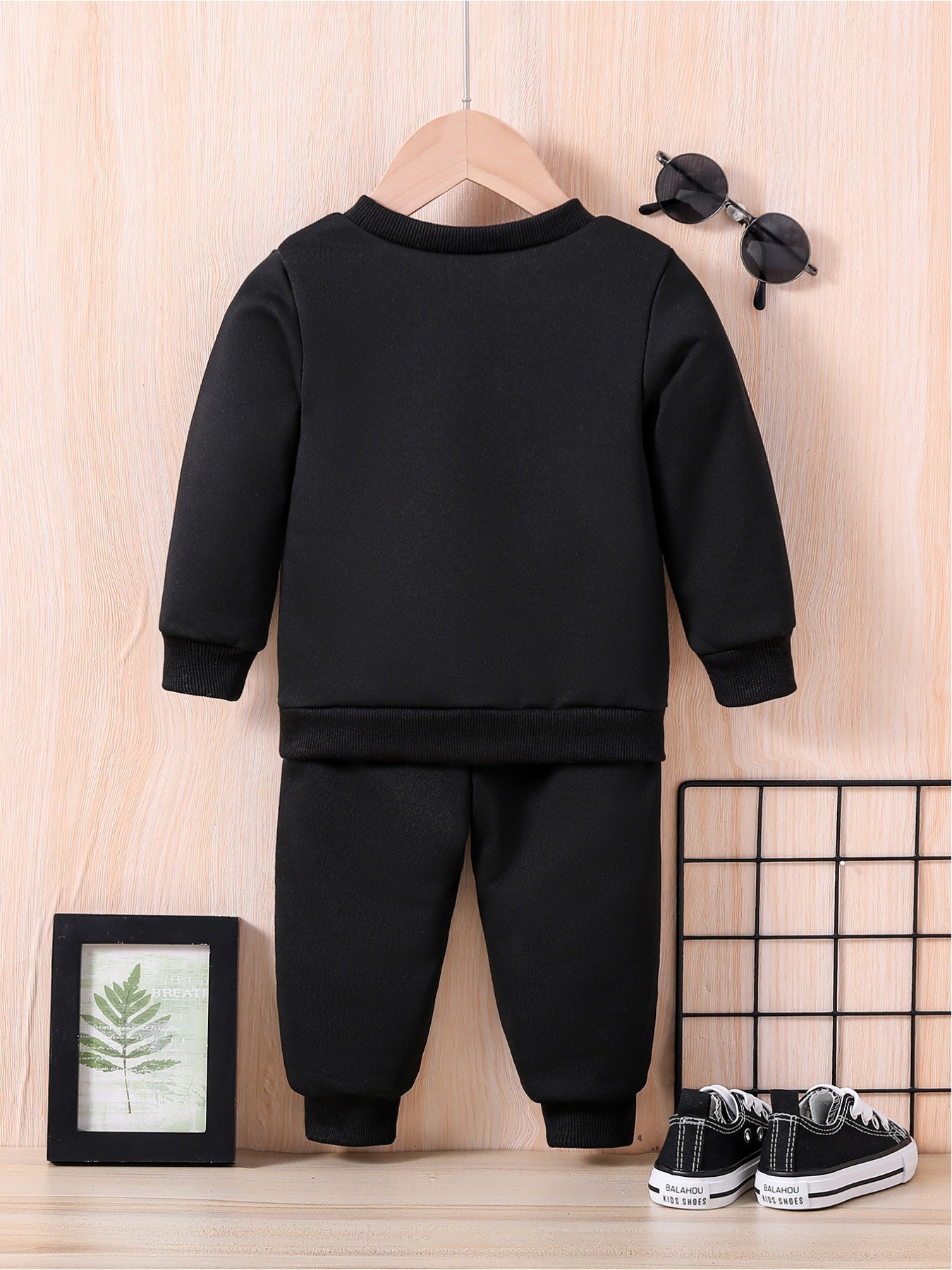 Girls 2-Piece Set, Long Sleeve Round Neck Sweatshirt With Graphic, Solid Color Casual Jogger Pants, Cozy Matching Outfit