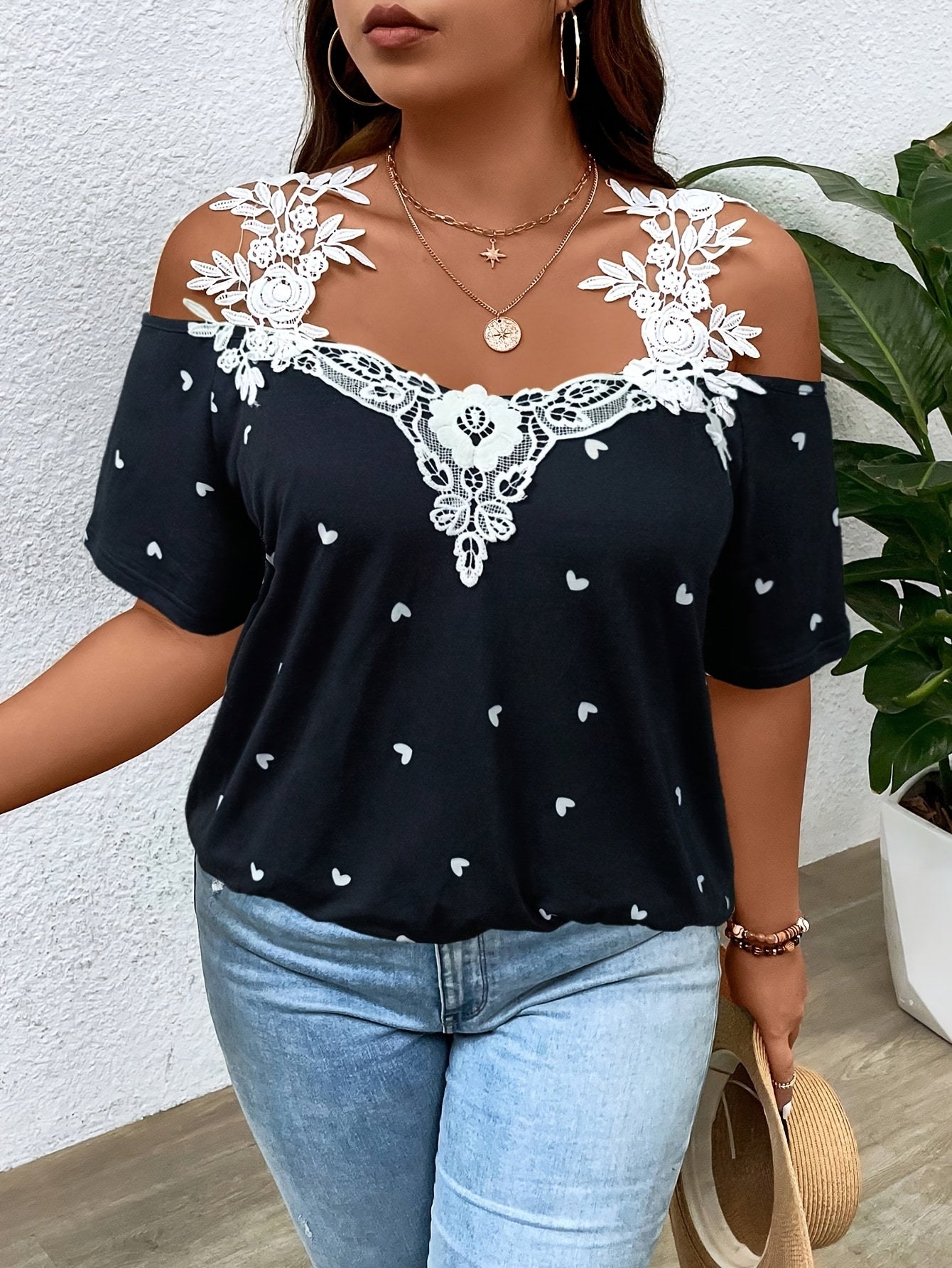 Plus Size Heart Print Lace Stitching T-Shirt, Casual Cold Shoulder Short Sleeve T-Shirt, Women's Plus Size Clothing