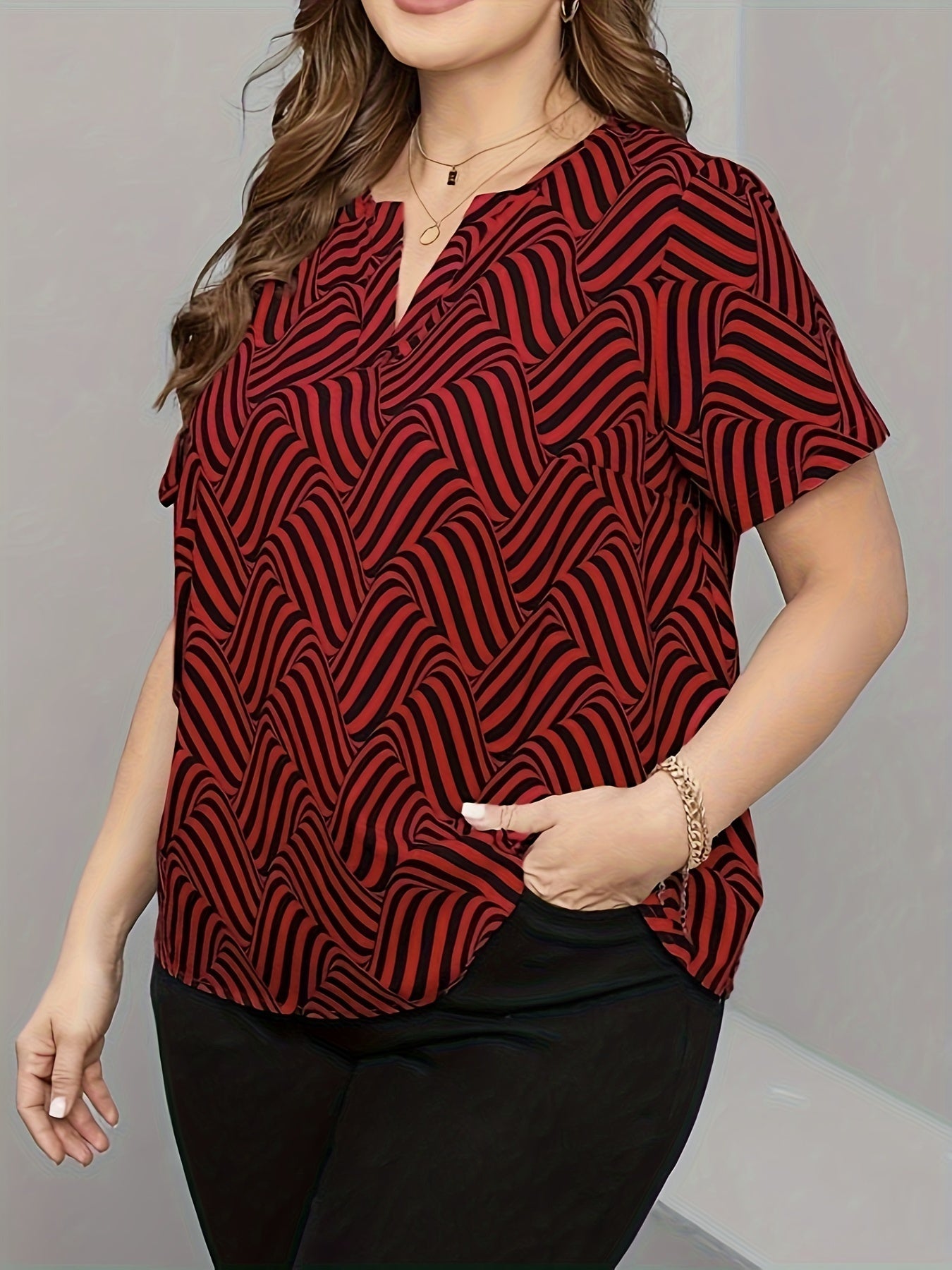 Plus Size Geometric Print Top, Casual Notch Neck Short Sleeve Top, Women's Plus Size Clothing