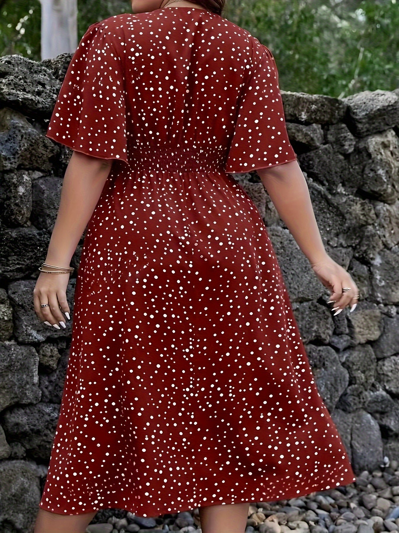 Plus Size V Neck Polka Dot Print Fitted Shirred Waist Vacation Dress - Loose Fit, Short Sleeve, Non-Stretch Polyester, Woven, Perfect for Summer Going Out - Random Printing, No Sheer