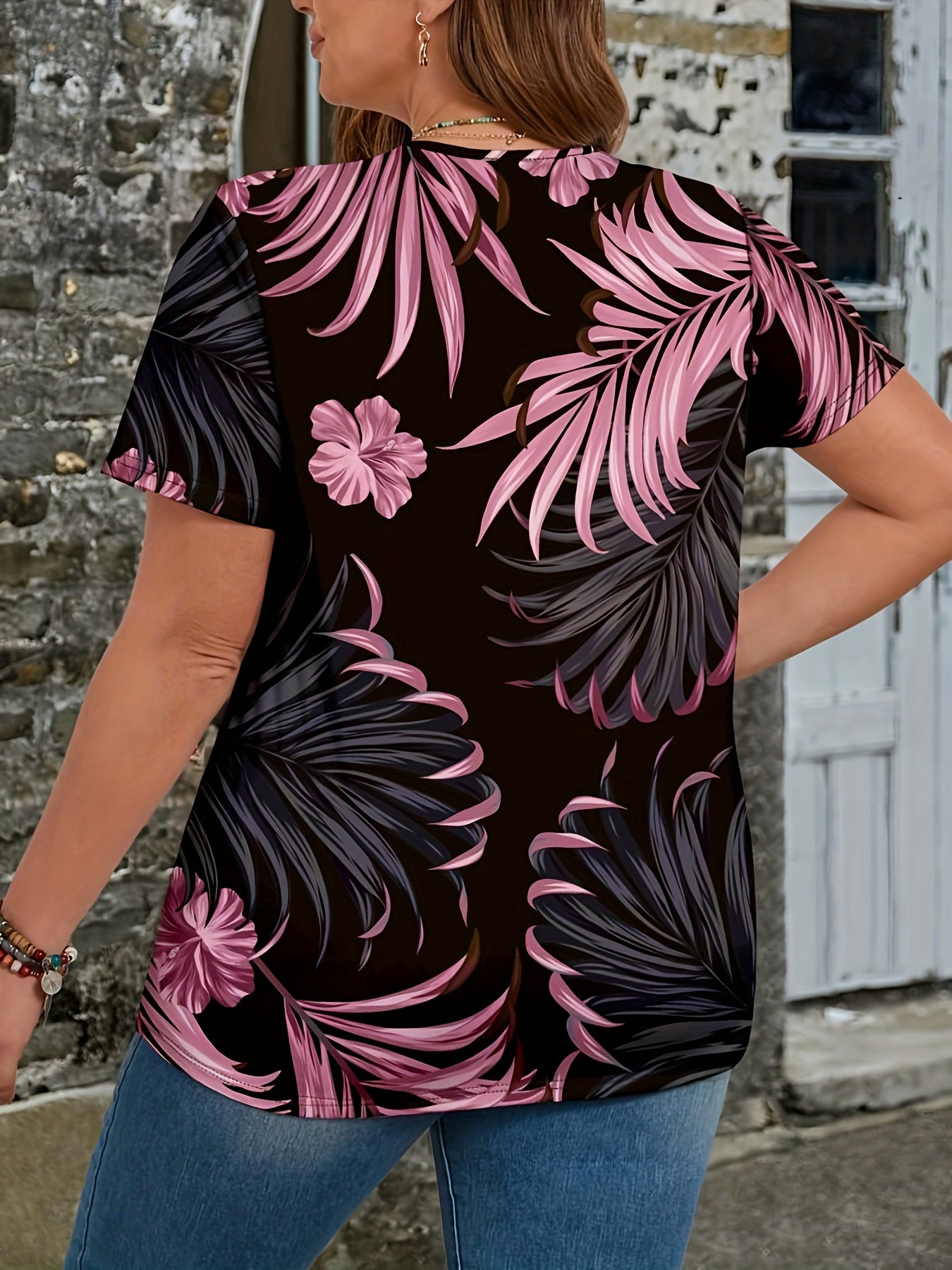 Plus Size Tropical Print T-shirt, Casual Short Sleeve V Neck Top For Spring & Summer, Women's Plus Size Clothing