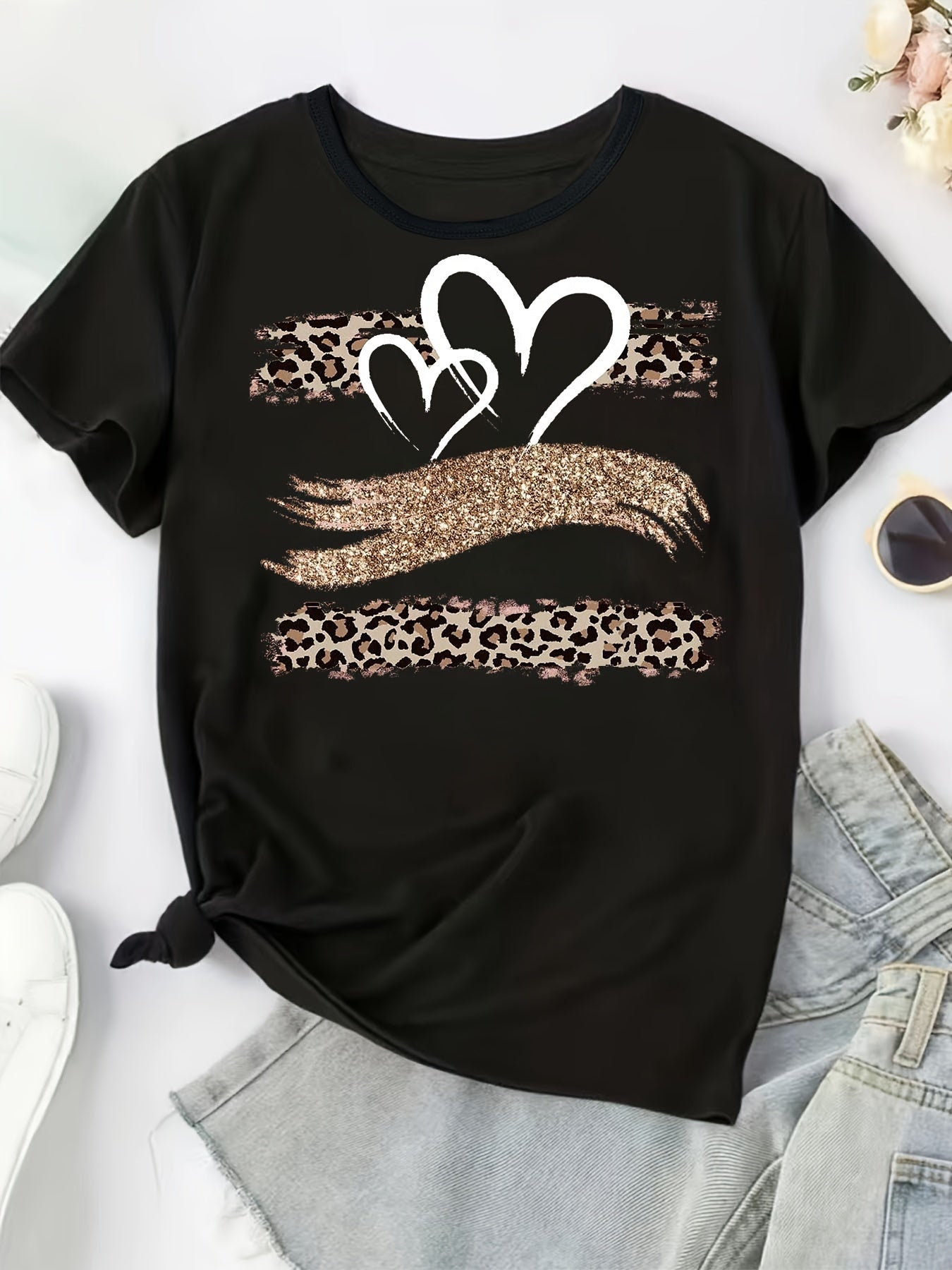 Plus Size Heart & Leopard Print T-Shirt, Casual Short Sleeve Top For Spring & Summer, Women's Plus Size Clothing