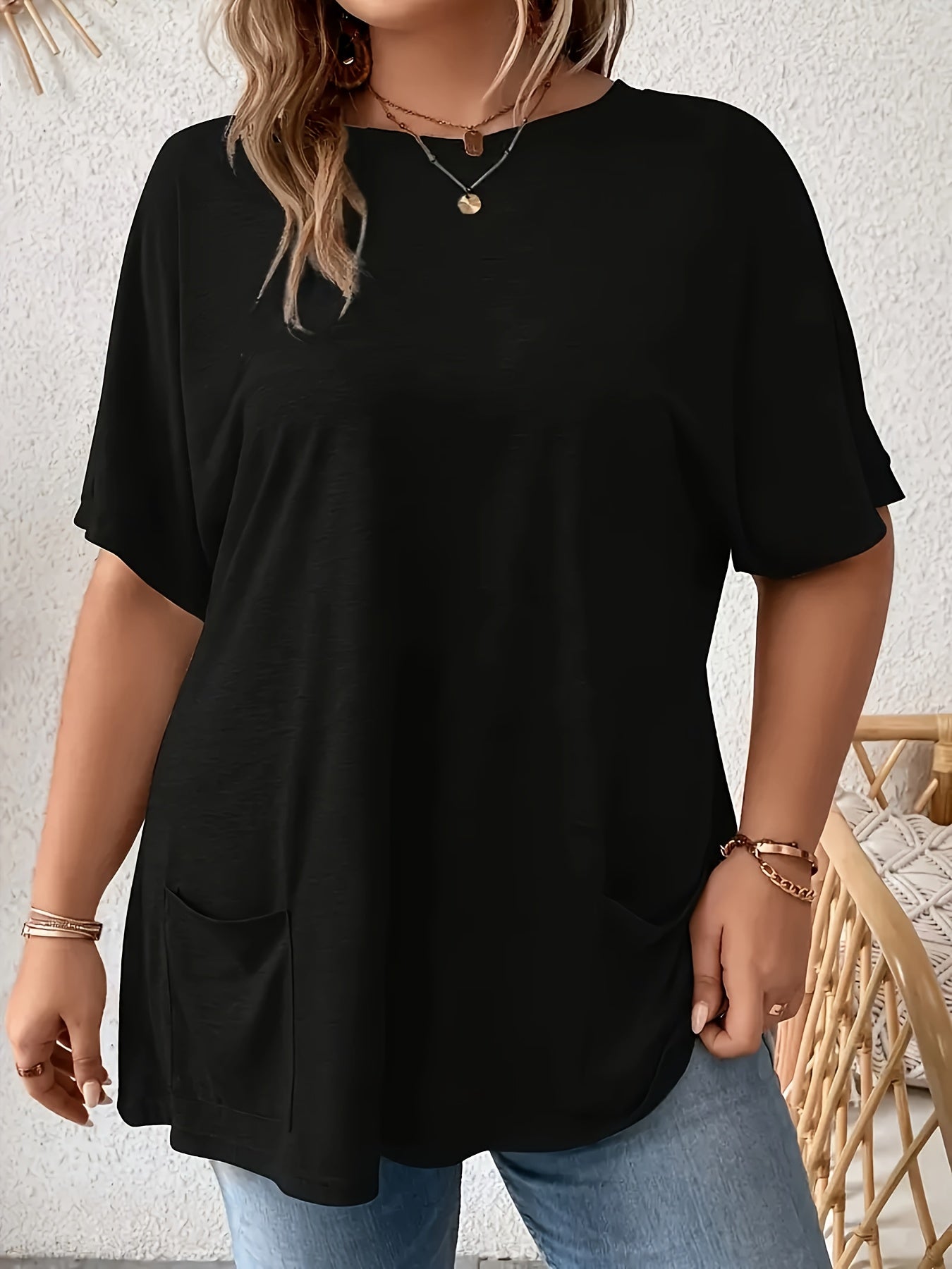 Plus Size ComfortFit T-Shirt with Handy Pockets - Solid Crew Neck Design - Effortless Casual Style for Curvy Women