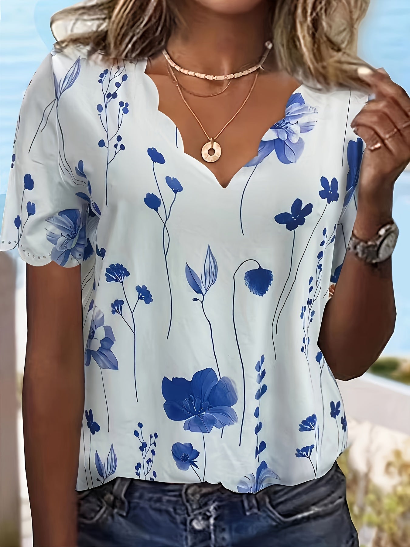 Plus Size Floral Print T-Shirt, Casual Short Sleeve V Neck T-Shirt, Women's Plus Size Clothing