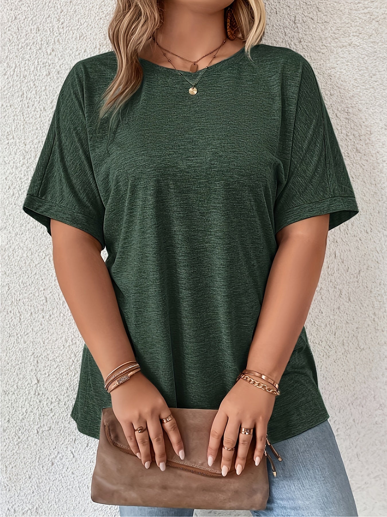 Plus Size Solid Color Pocket T-shirt - Flattering Batwing Sleeve, Classic Crew Neck, Casual Relaxed Fit, Convenient Pocket - Perfect for Spring and Summer, Womens Plus Size Clothing