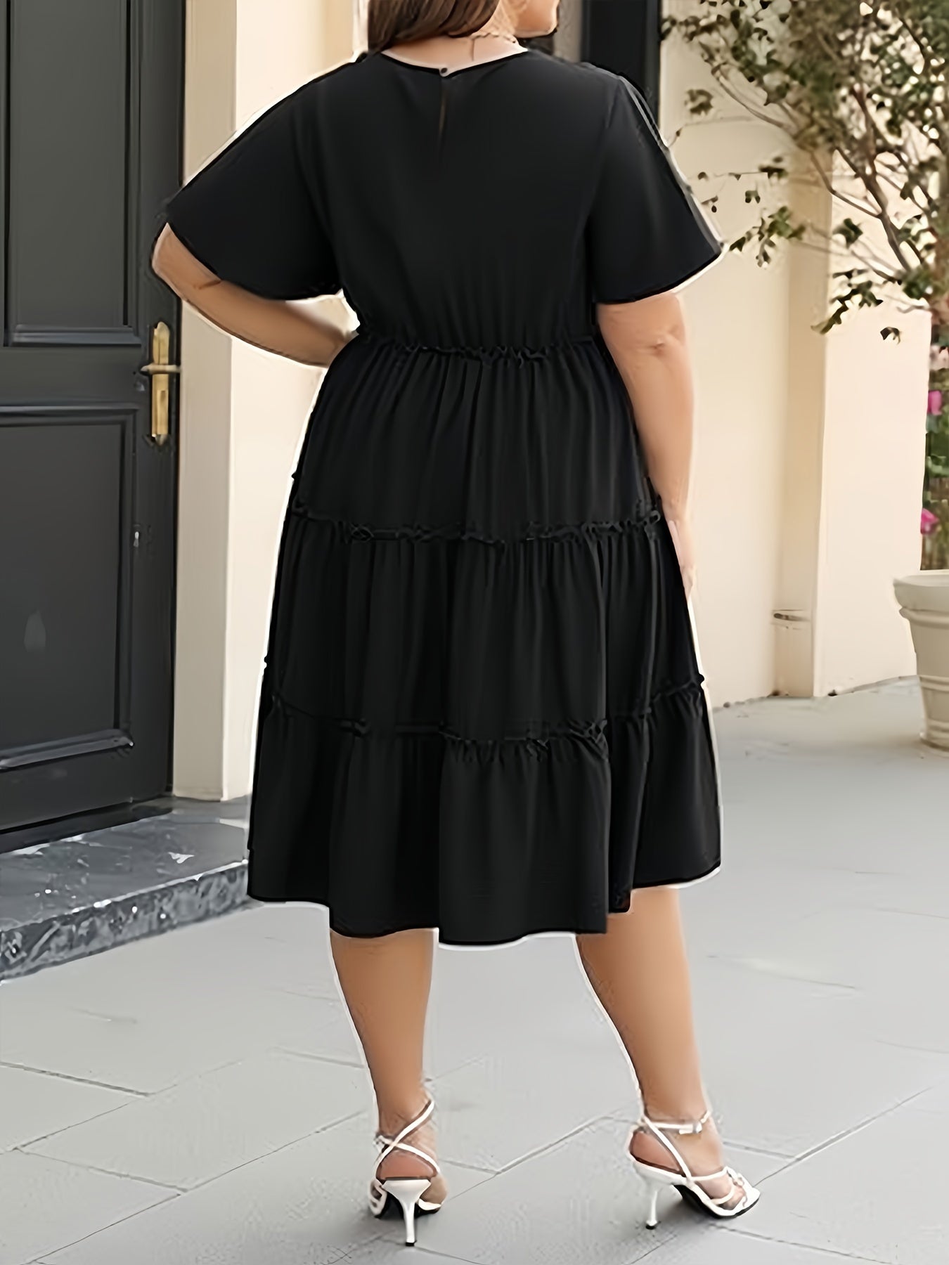 Plus Size Solid Tiered Lettuce Trim Dress, Elegant Pocket Ruched Short Sleeve Crew Neck Dress For Spring & Summer, Women's Plus Size Clothing