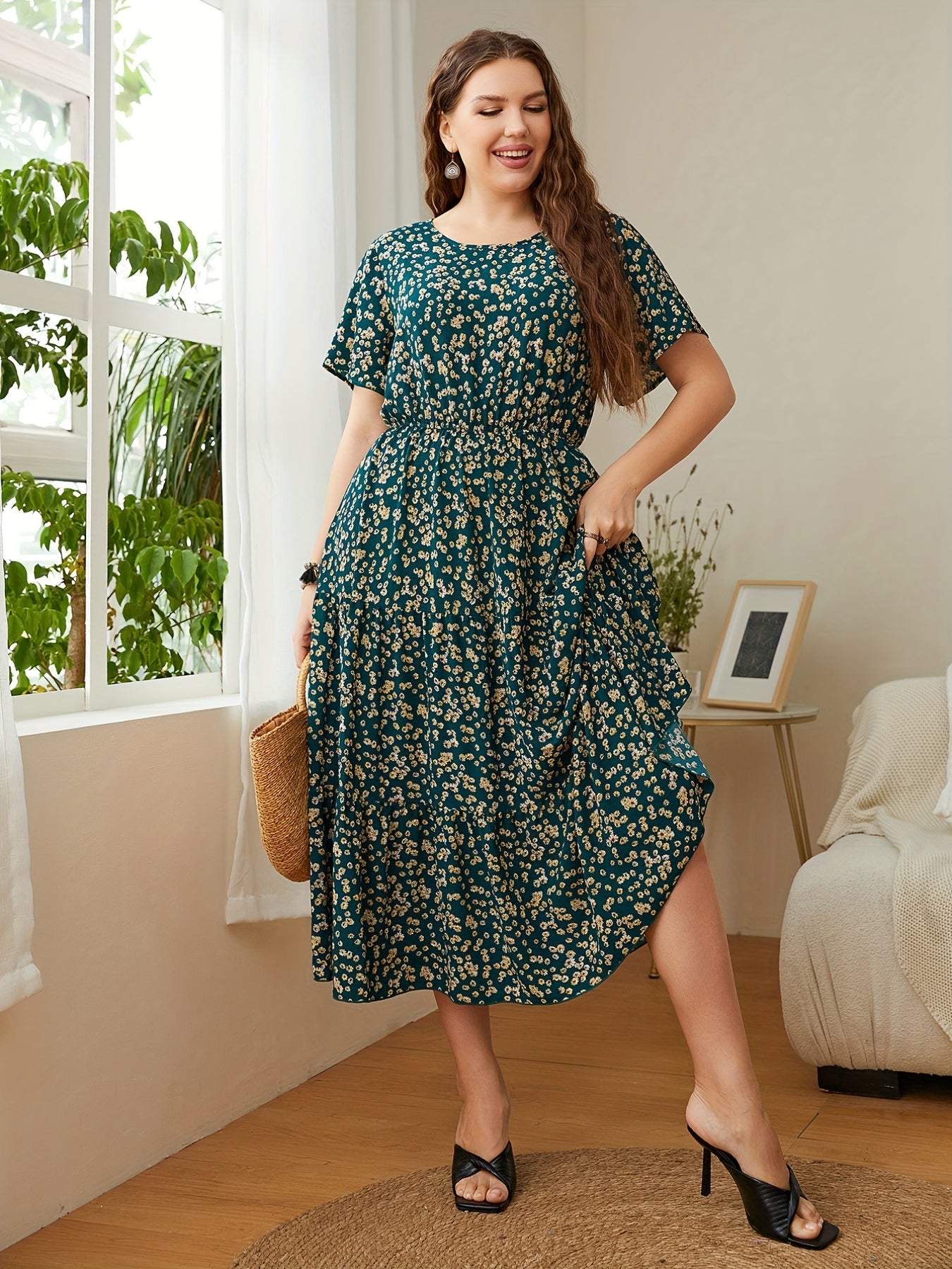 Plus Size Boho Dress, Women's Plus Ditsy Floral Print Short Sleeve Round Neck Ruffle Trim Smock Dress